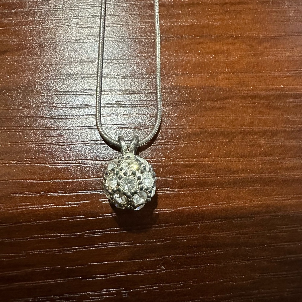 Elegant Silver Pendant Necklace